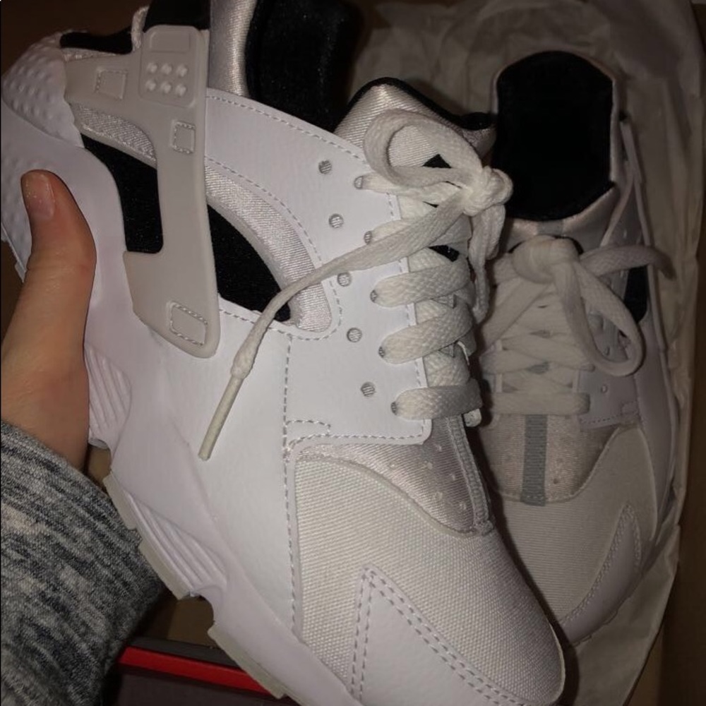 Black and white Huaraches